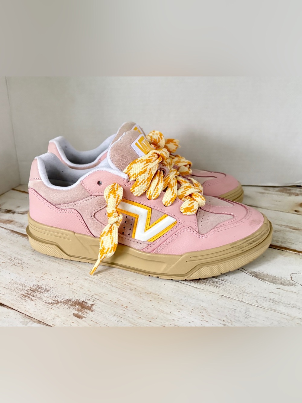 VANS Upland Fat Lace Sneakers pink & banana cream retro shoes chunky EUC sz 9